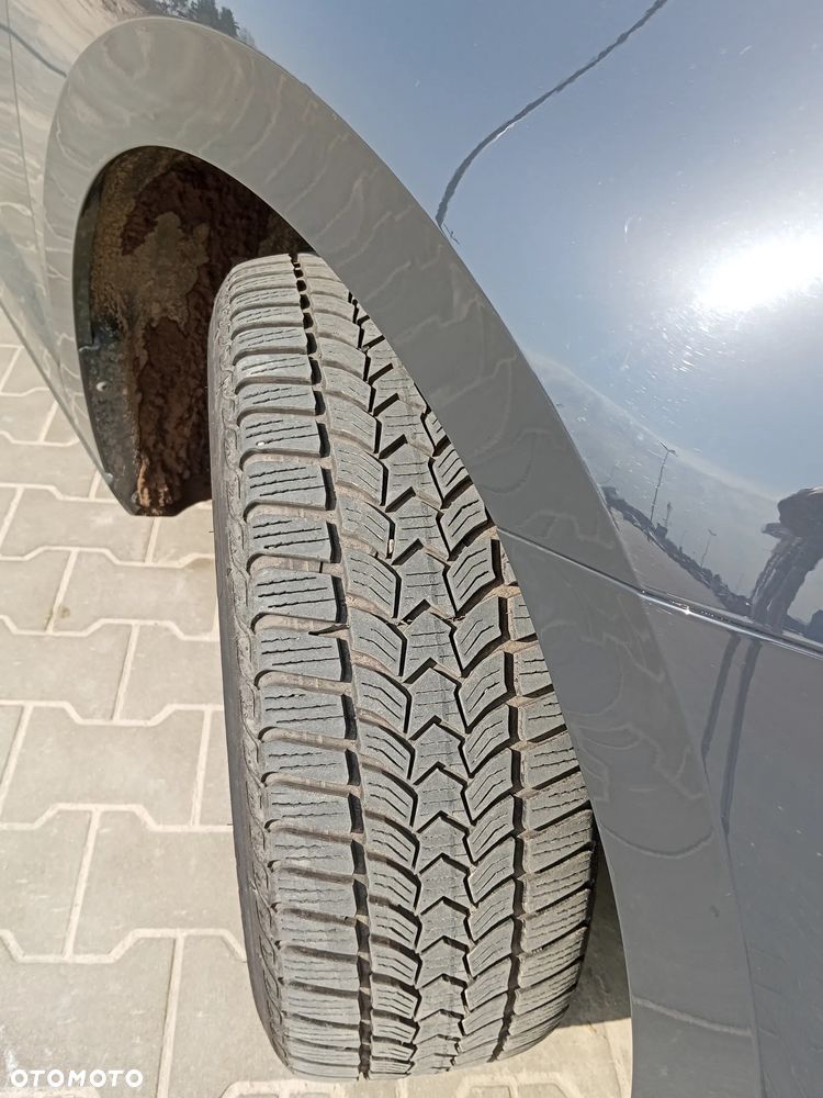 Volkswagen Touran - 10
