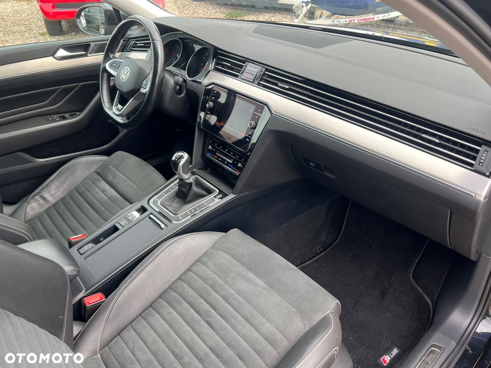 Volkswagen Passat 2.0 TDI SCR Highline - 28