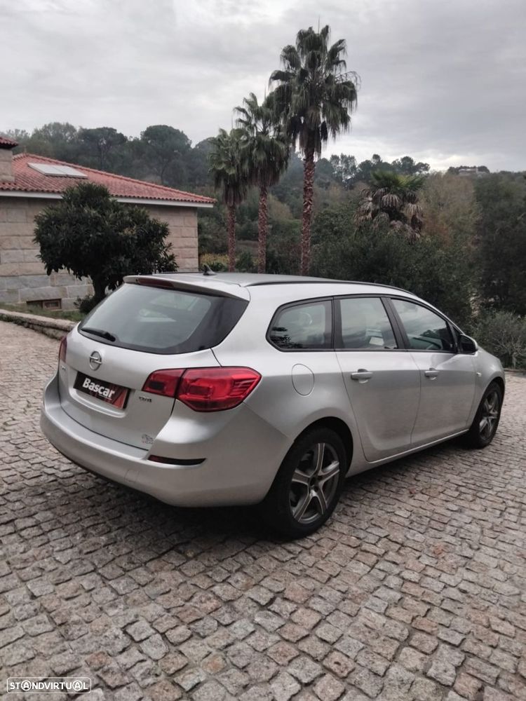 Opel Astra Sports Tourer - 4