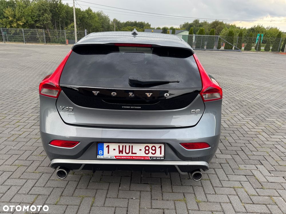 Volvo V40 D2 R Design - 4