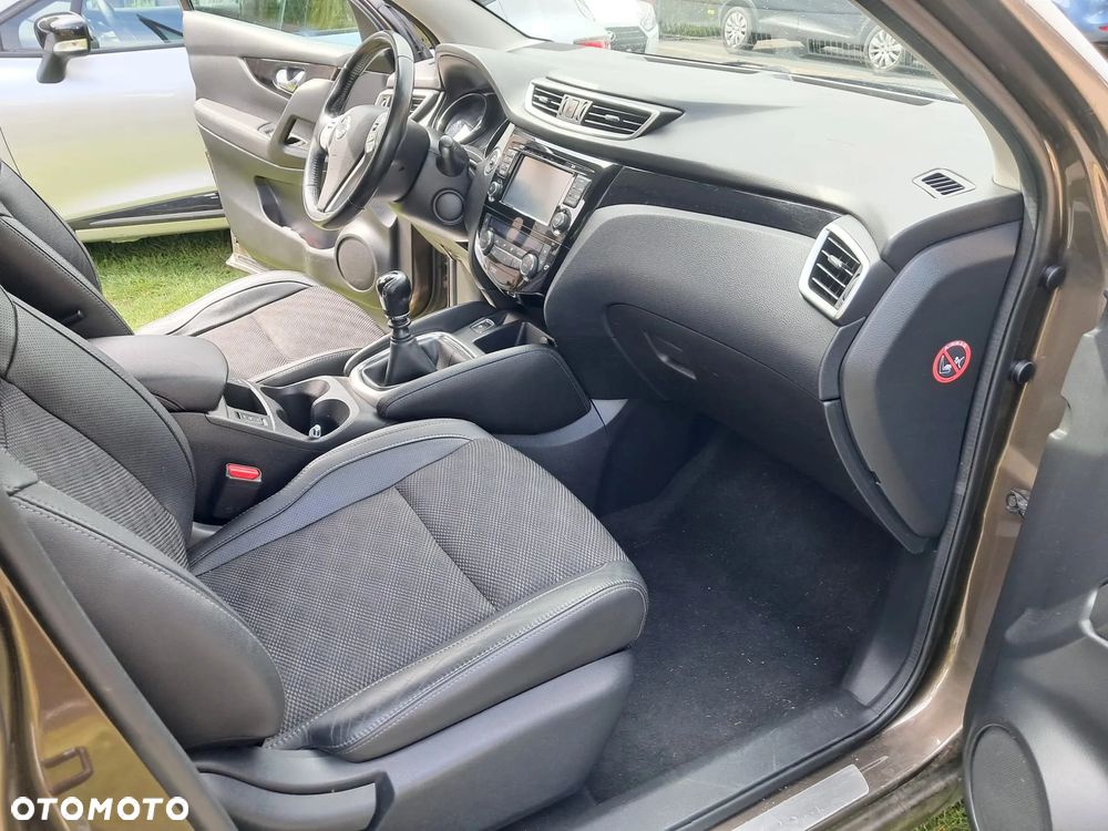 Nissan Qashqai 1.6 DCi TEKNA - 9