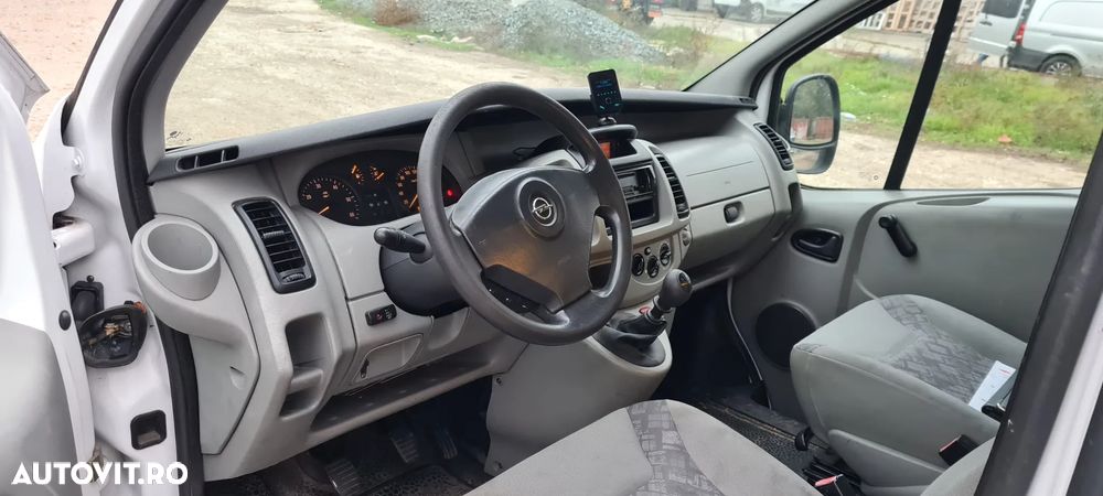 Opel Vivaro - 8