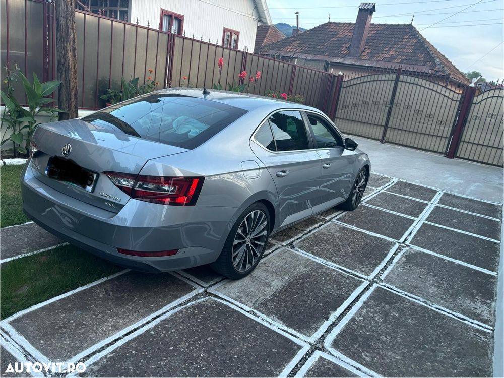 Skoda Superb 2.0 TDI DSG 4X4 Laurin & Klement - 2