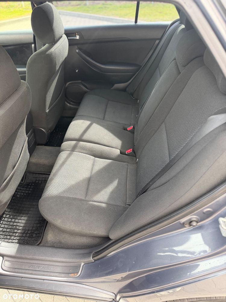 Toyota Avensis 1.6 VVT-i Terra - 10