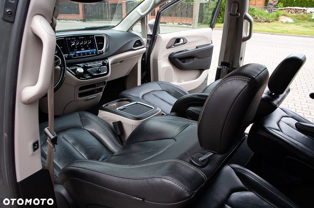 Chrysler Pacifica - 20