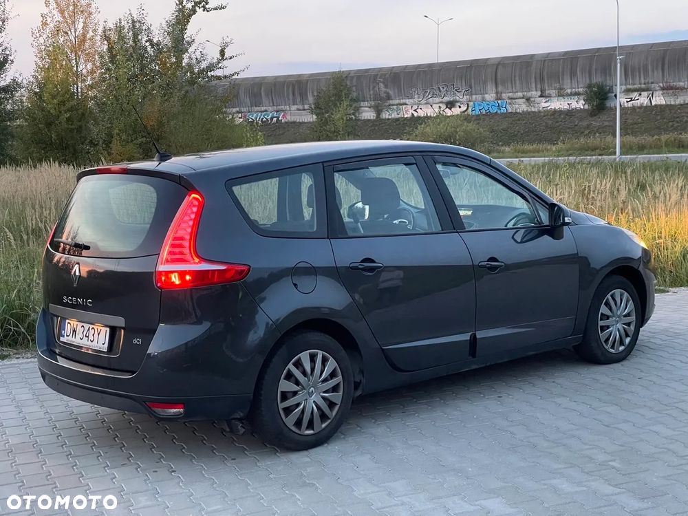 Renault Grand Scenic - 12