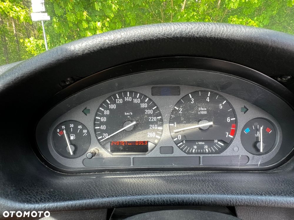 BMW Seria 3 325i - 24
