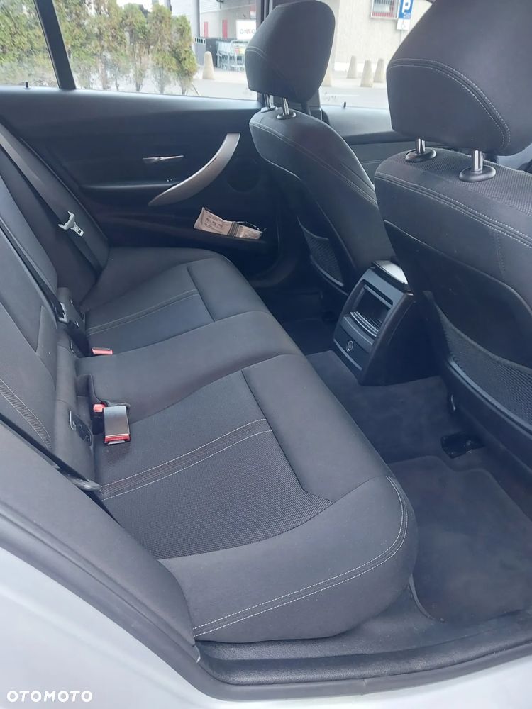 BMW Seria 3 320d Efficient Dynamics - 9