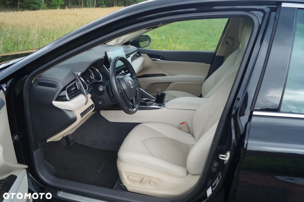 Toyota Camry 2.5 Hybrid Executive CVT - 8