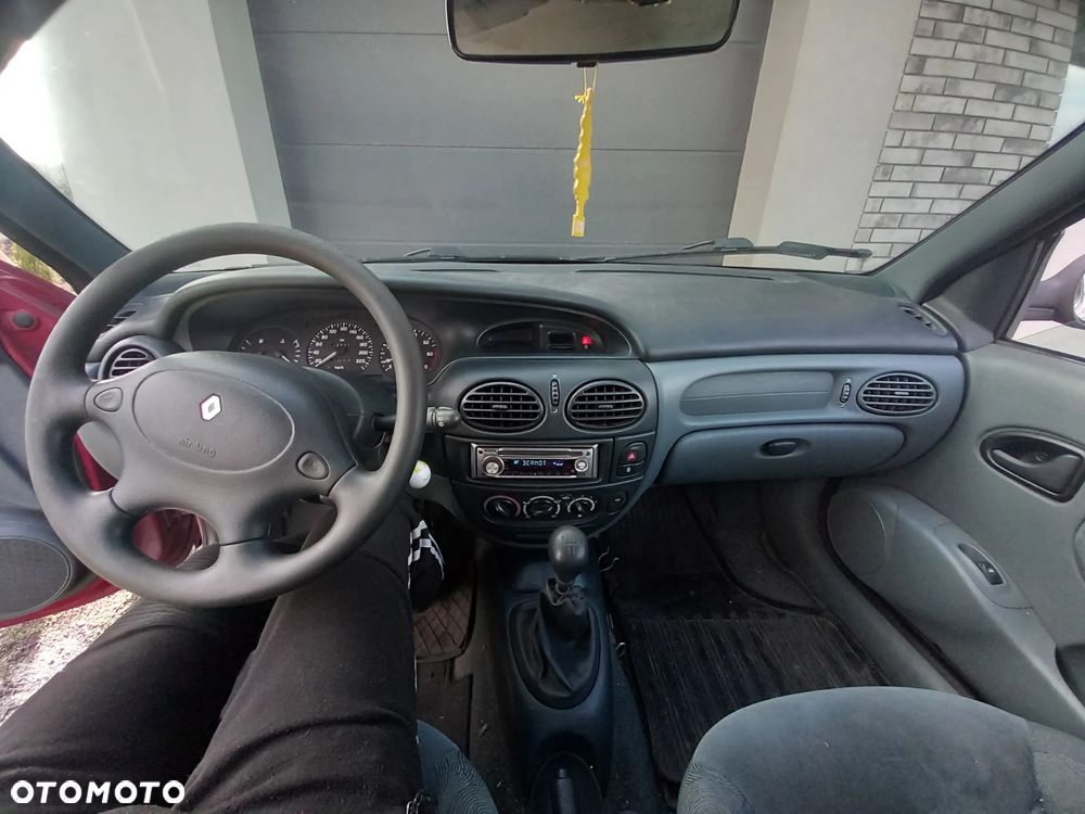 Renault Megane Coach 1.6 - 12