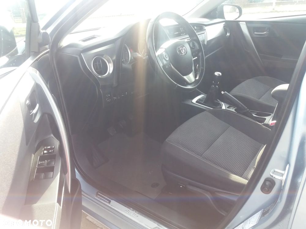 Toyota Auris 2.0 D-4D Dynamic - 9