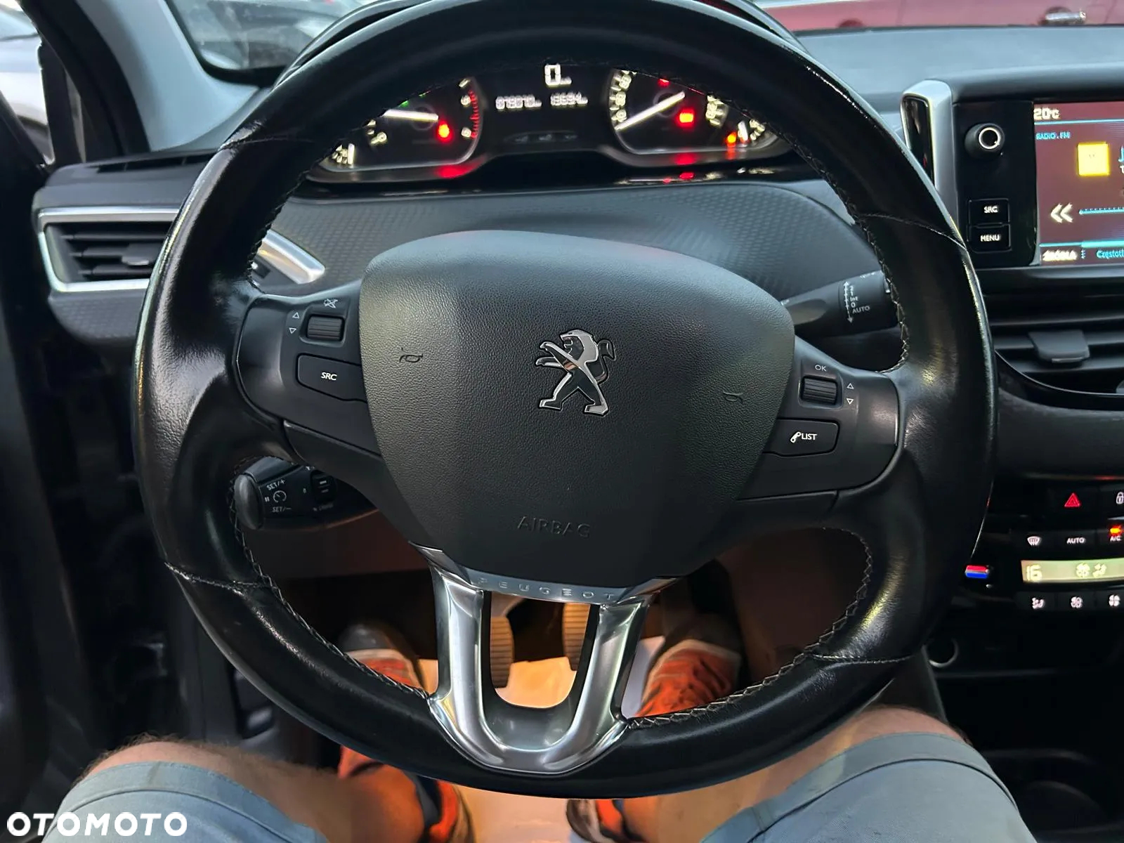 Peugeot 208 1.6 BlueHDi Allure S&S - 26
