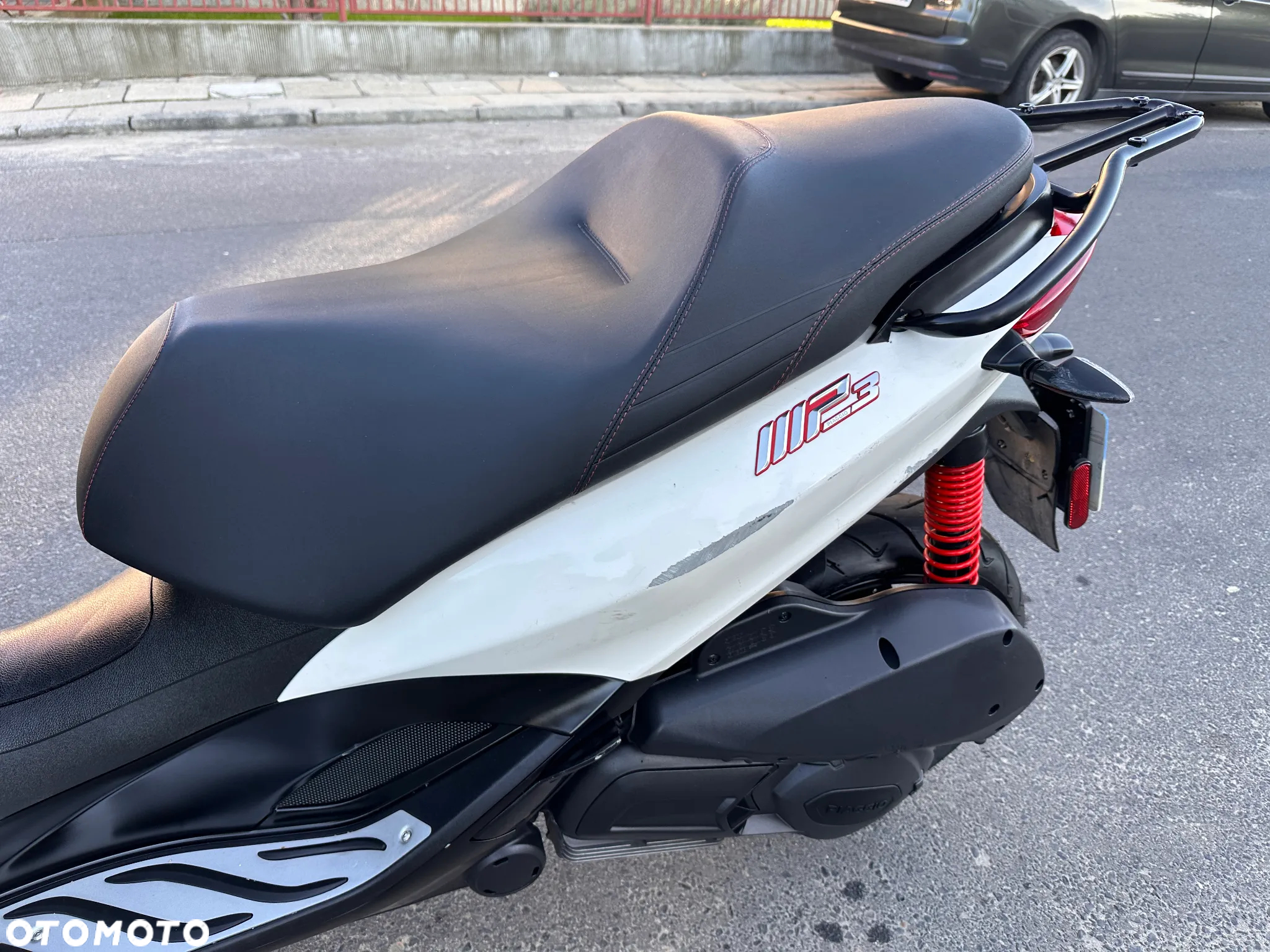 Piaggio MP-3 - 12