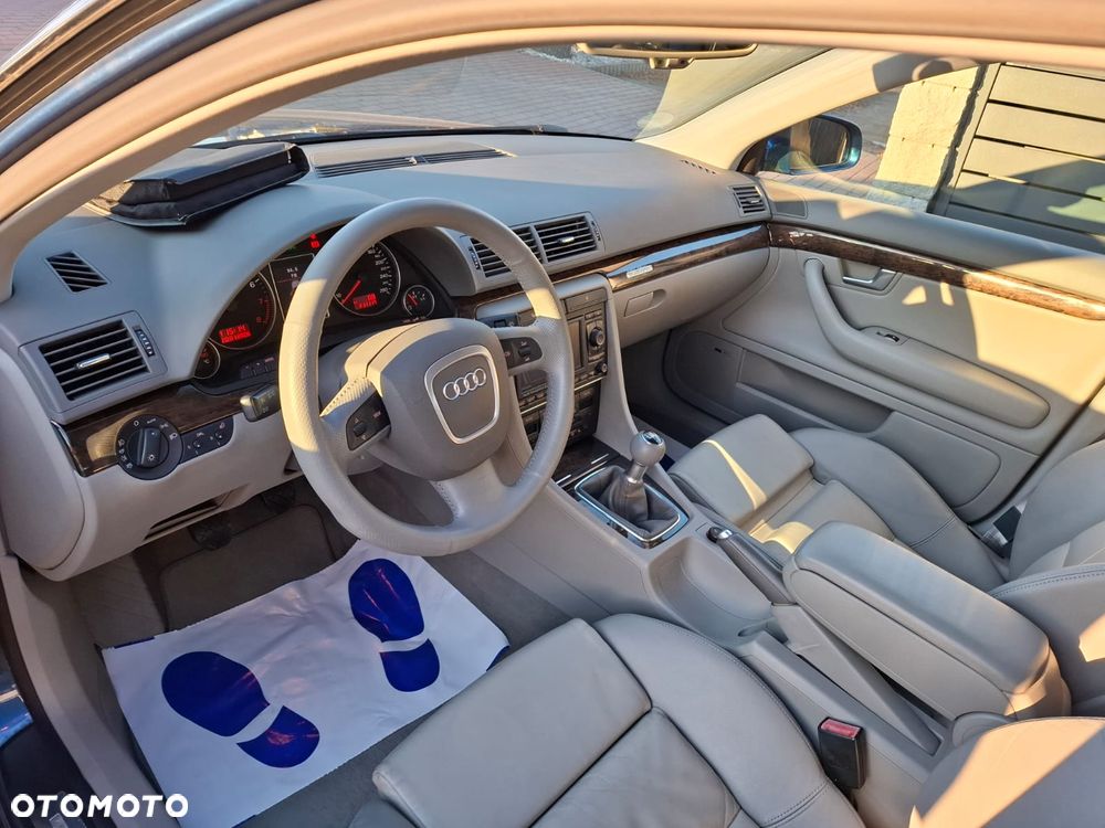 Audi A4 Limousine 2.0 T FSI quattro - 15