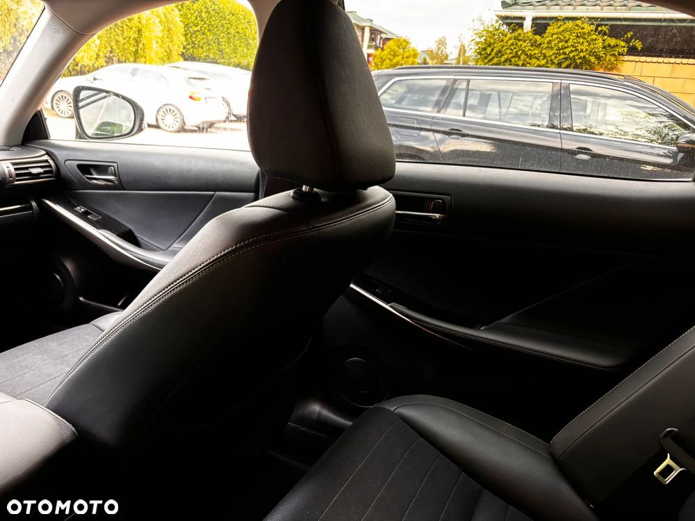 Lexus IS 200t Elite - 13