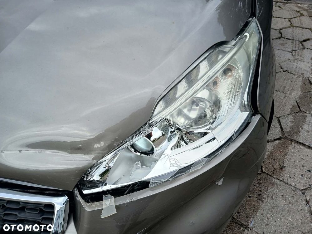 Peugeot 208 - 5
