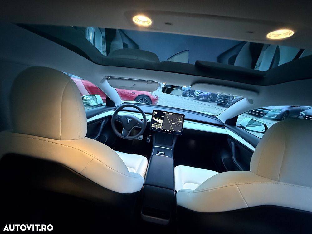 Tesla Model 3 - 12