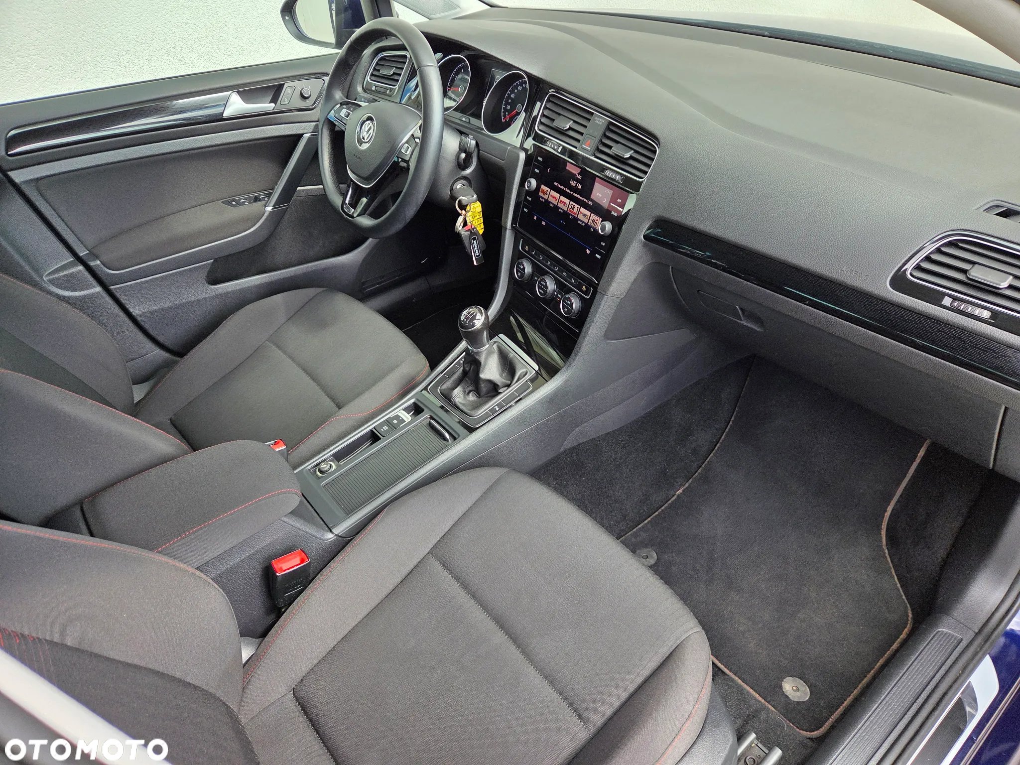 Volkswagen Golf - 10