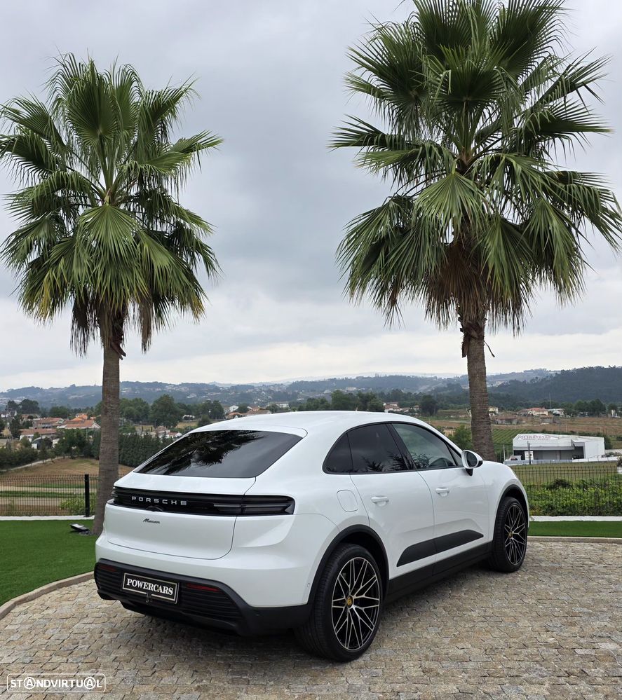 Porsche Macan Electric - 11