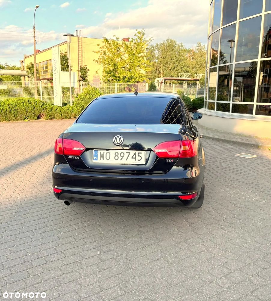 Volkswagen Jetta 1.6 TDI Highline - 5