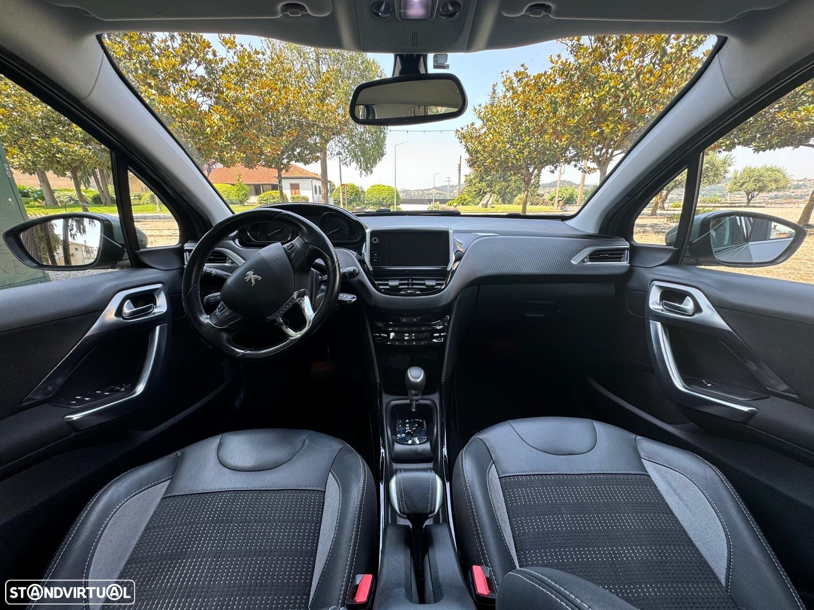 Peugeot 2008 1.2 PureTech Allure EAT6 - 8