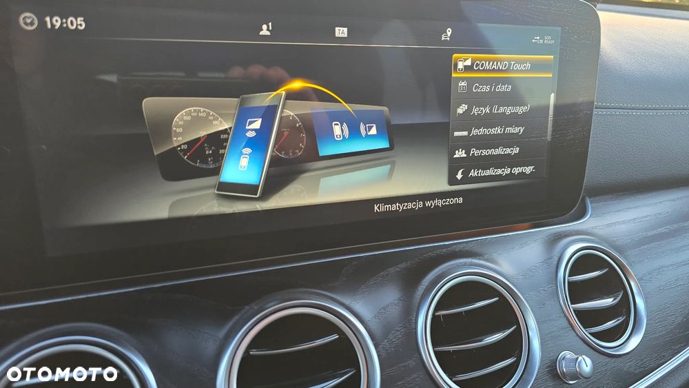 Mercedes-Benz Klasa E 220 d 4-Matic 9G-TRONIC - 28