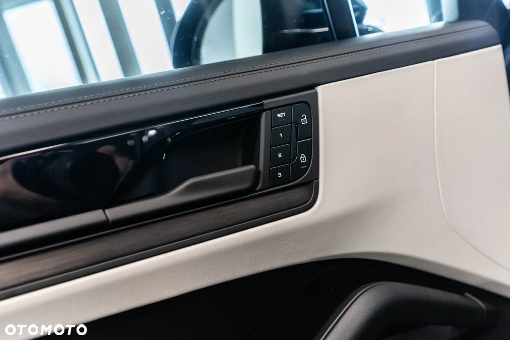 Porsche Cayenne S E-Hybrid PHEV Black Edition - 29