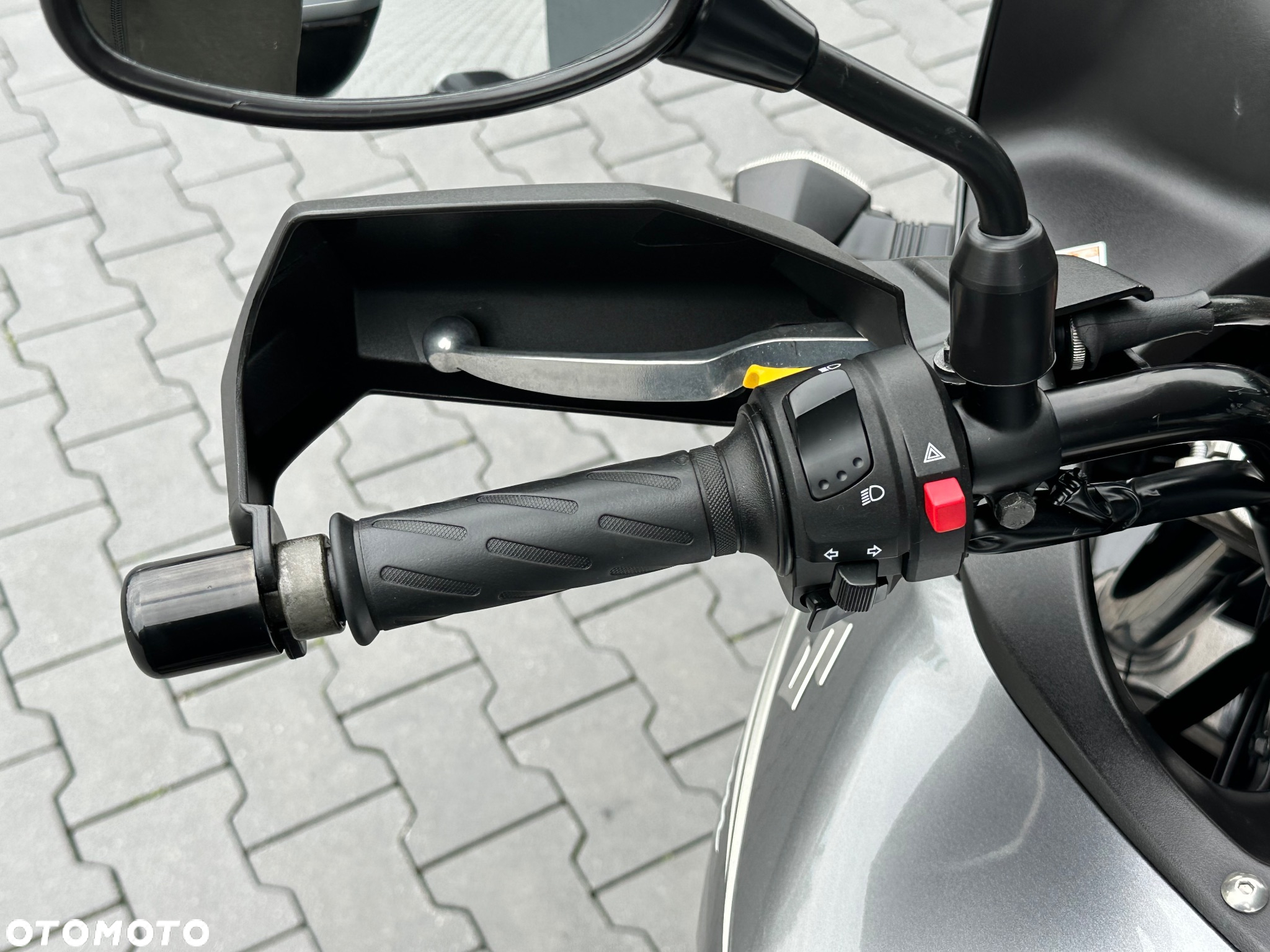 Suzuki V-STROM - 25