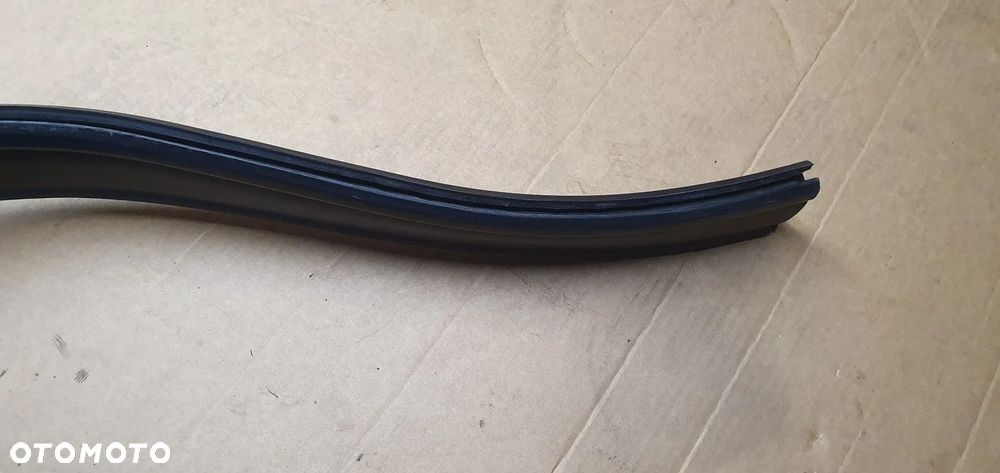 Uszczelka maski komory silnika BMW X1 F48 7329397 - 3