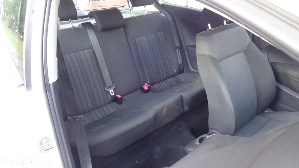 Volkswagen Polo 1.4 TDI beats - 11