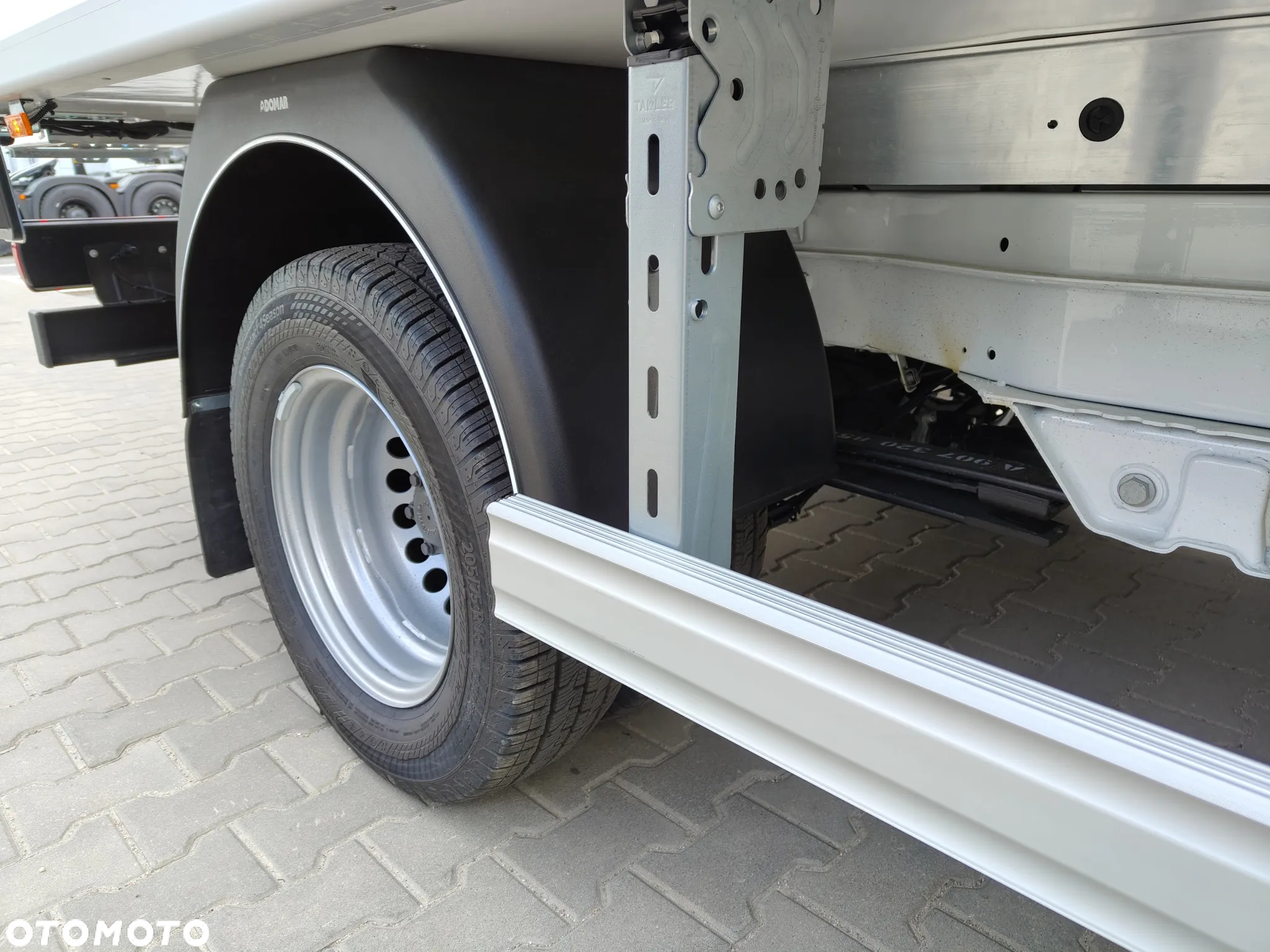 Mercedes-Benz Sprinter - 14