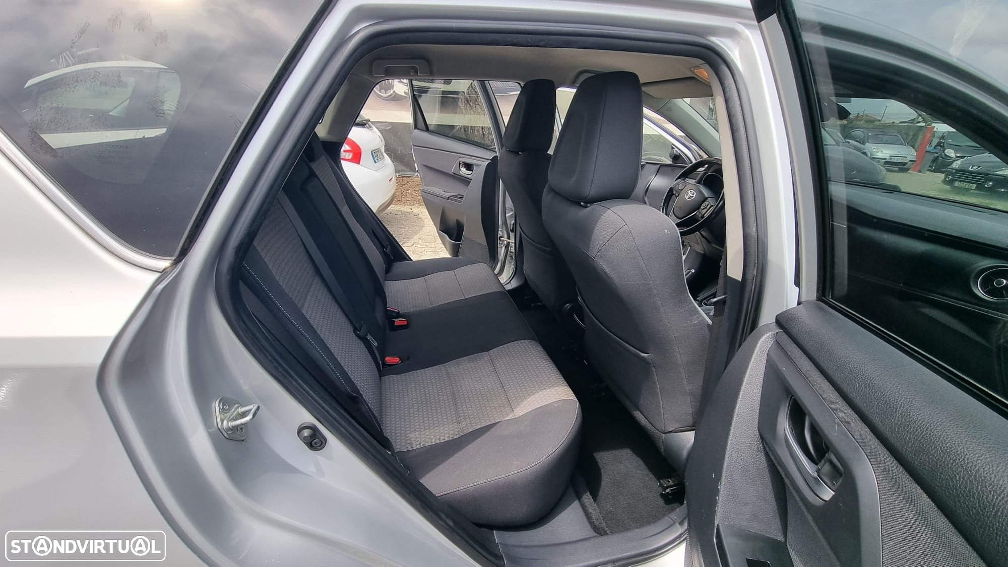 Toyota Auris 1.4 D-4D Comfort+Pack Techno - 14