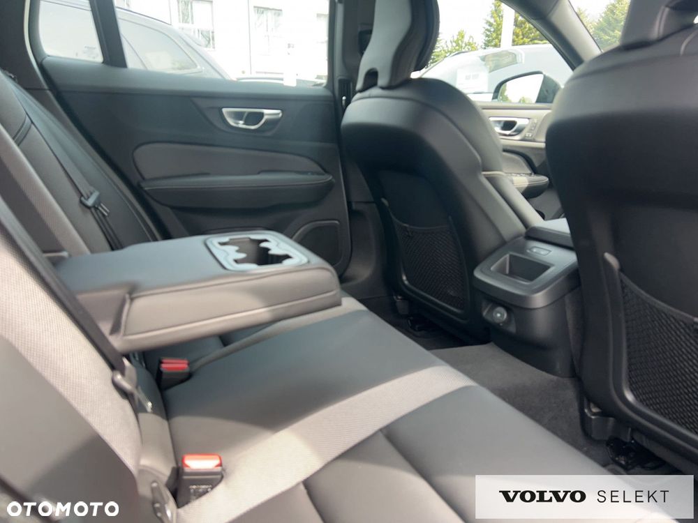 Volvo V60 B4 B Plus Dark - 25