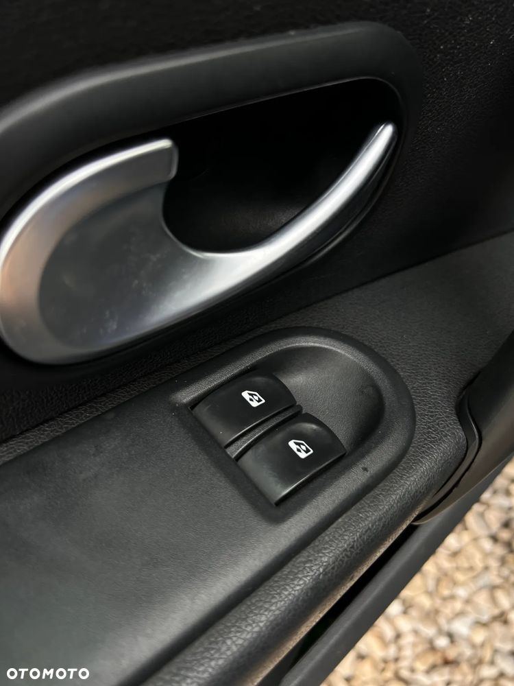 Renault Clio - 24