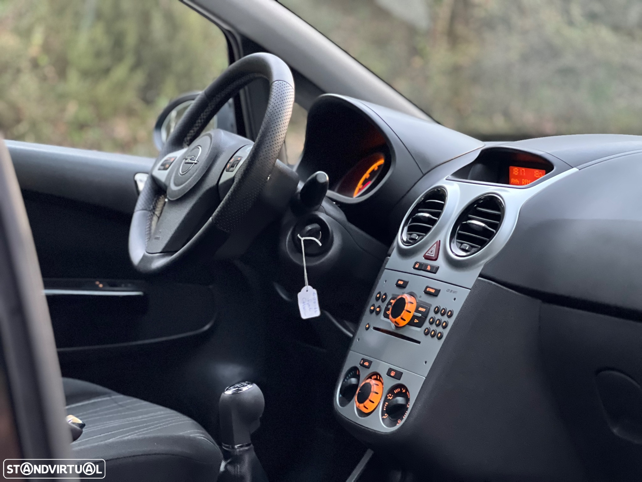Opel Corsa 1.2 CMON - 10