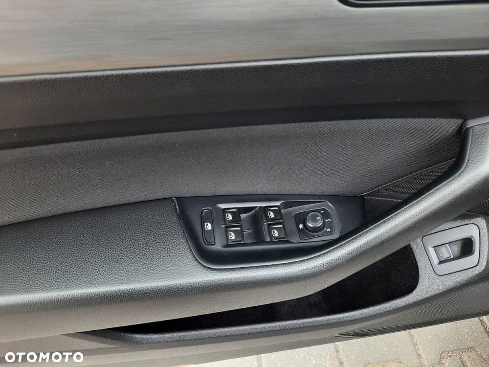 Volkswagen Passat - 15