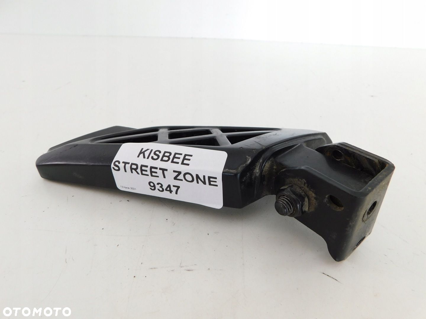 PEUGEOT KISBEE STREETZONE 50 2T PODNÓŻEK TYŁ PRAWY - 1