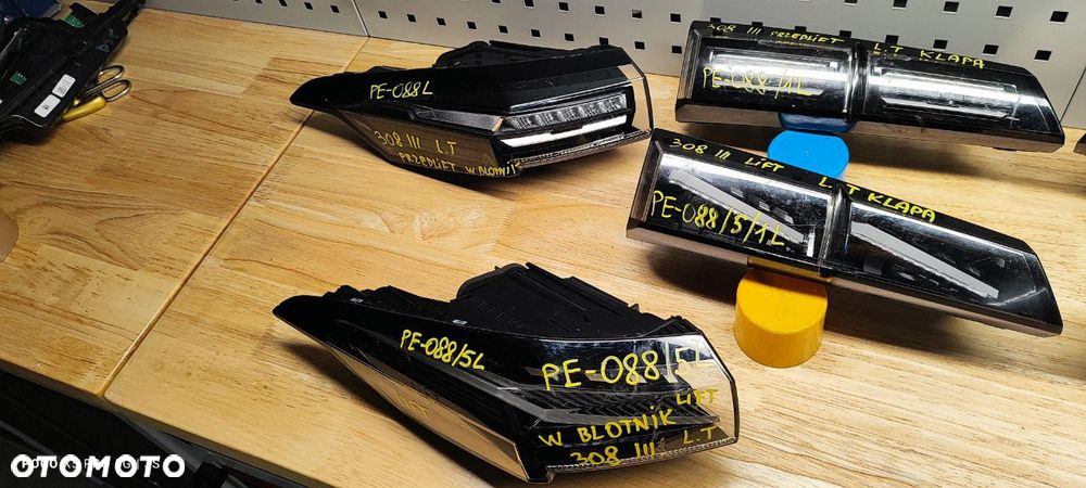 LAMPY TYŁ LEWE PRAWE PEUGEOT - 22