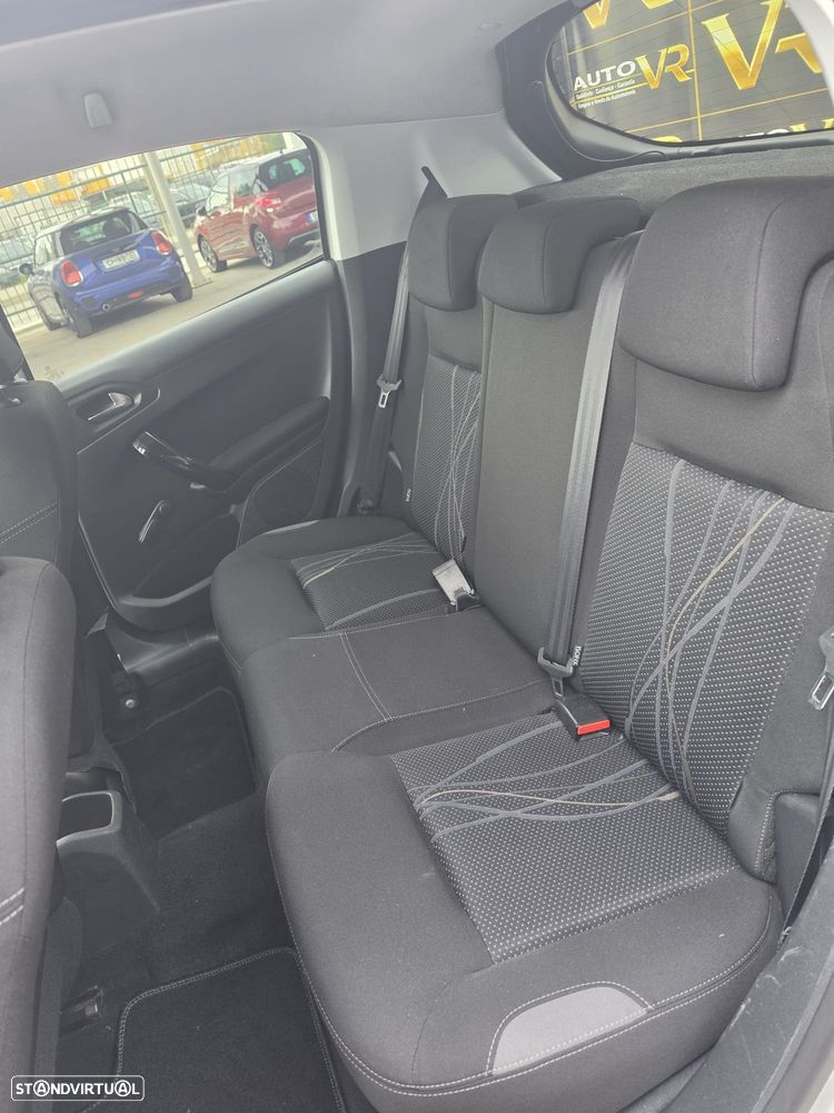 Peugeot 208 - 16