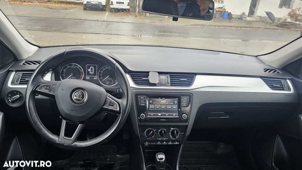 Skoda Rapid - 8
