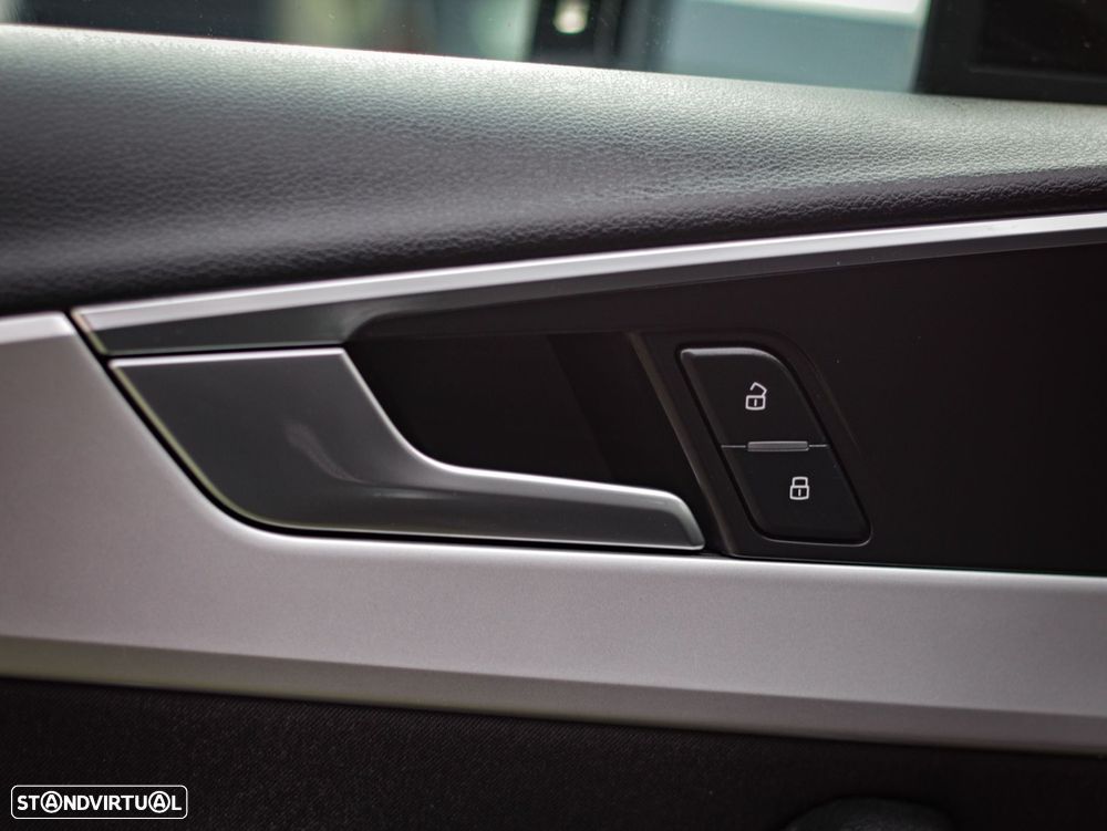 Audi A4 Avant 2.0 TDI Advance S tronic - 39