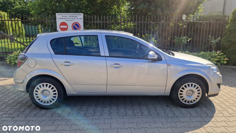 Opel Astra 2012 photo 3
