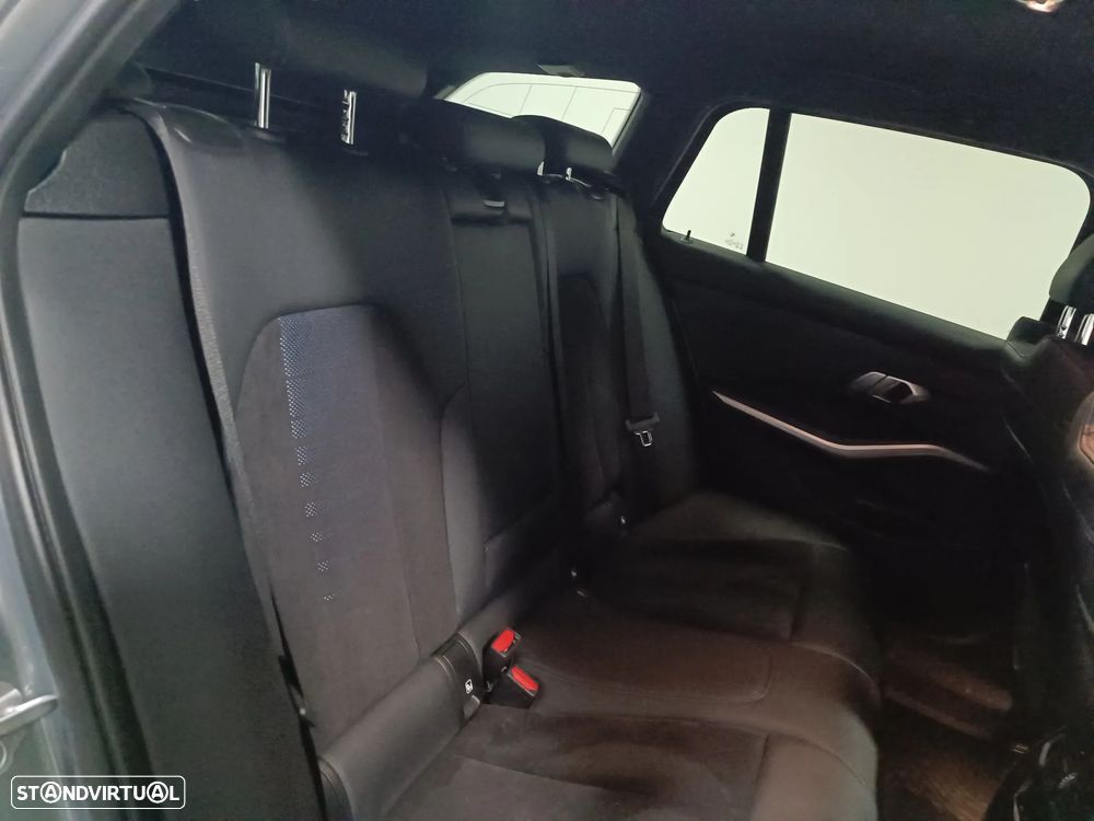 BMW 320 e Pack Desportivo M Auto - 12