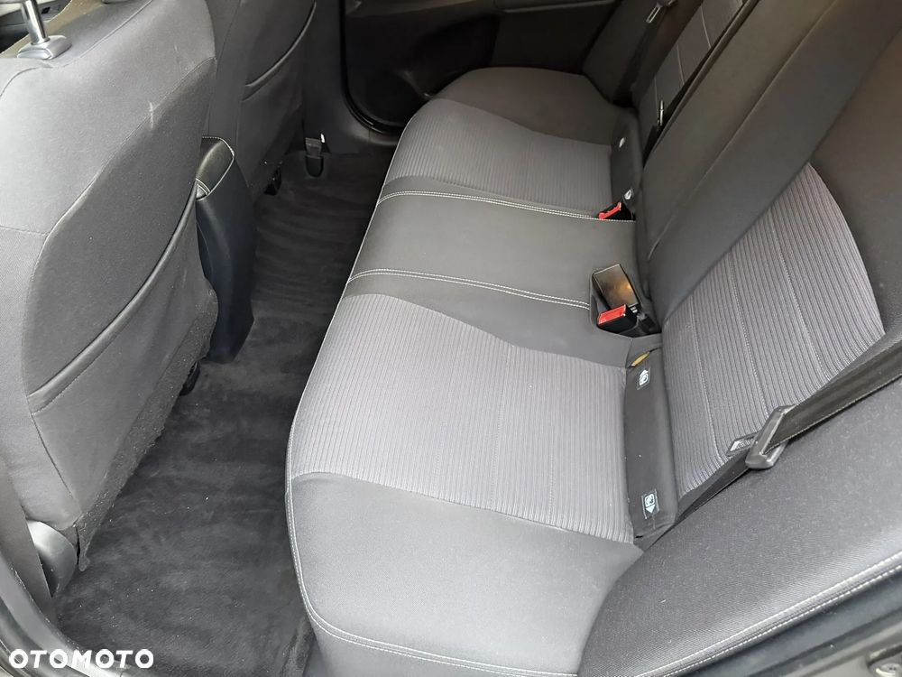 Toyota Avensis Touring Sports 1.8 Executive - 28
