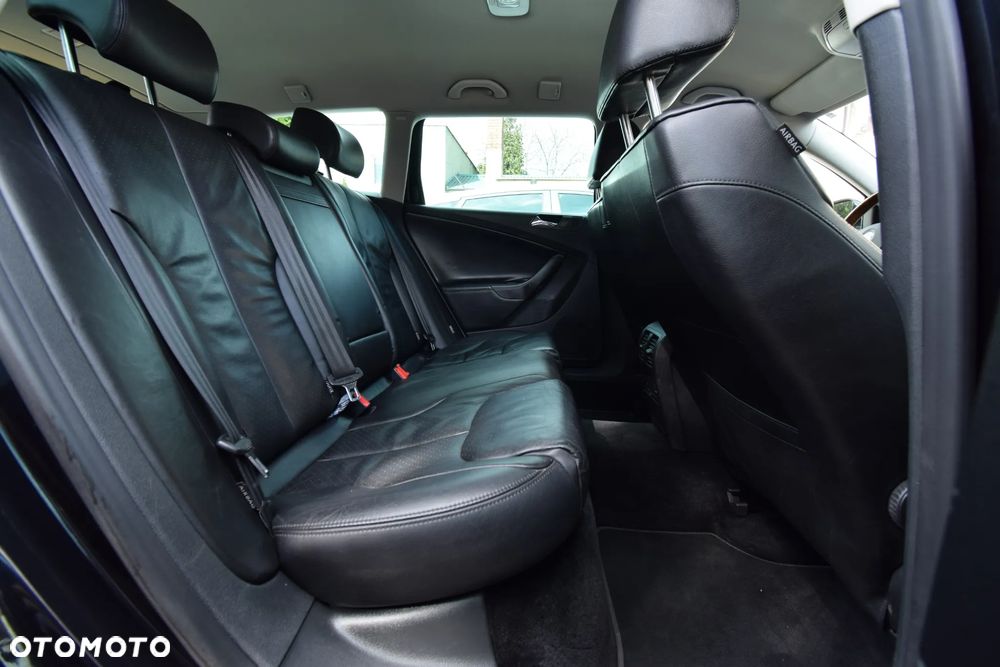 Volkswagen Passat 2.0 TDI 4Motion Individual - 32