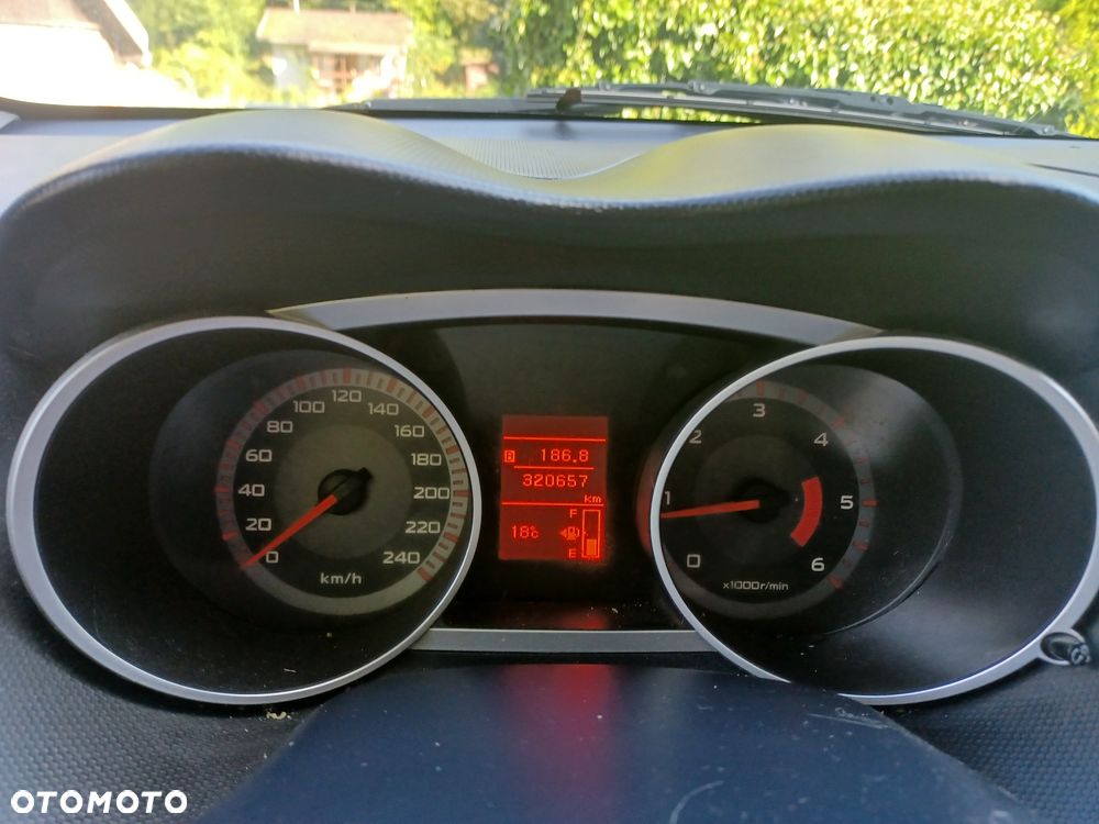 Mitsubishi Outlander - 5