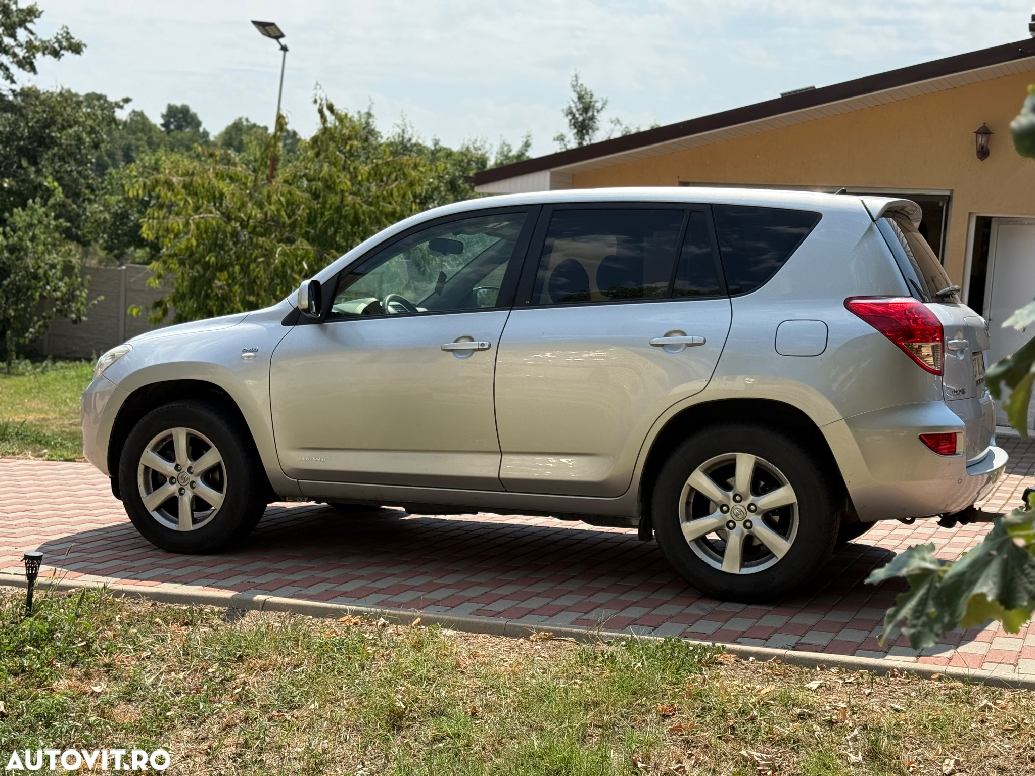 Toyota RAV4 2.2 D-4D 4x4 Cross Sport - 2