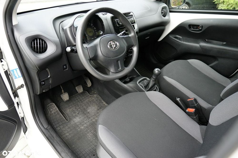 Toyota Aygo x - 9