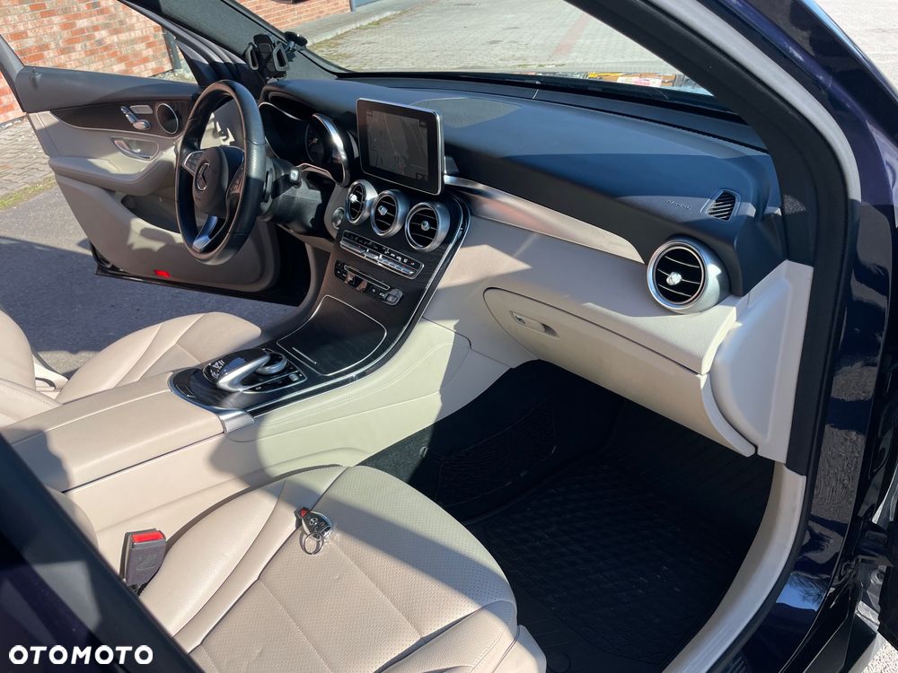 Mercedes-Benz GLC 300 4Matic 9G-TRONIC AMG Line - 16