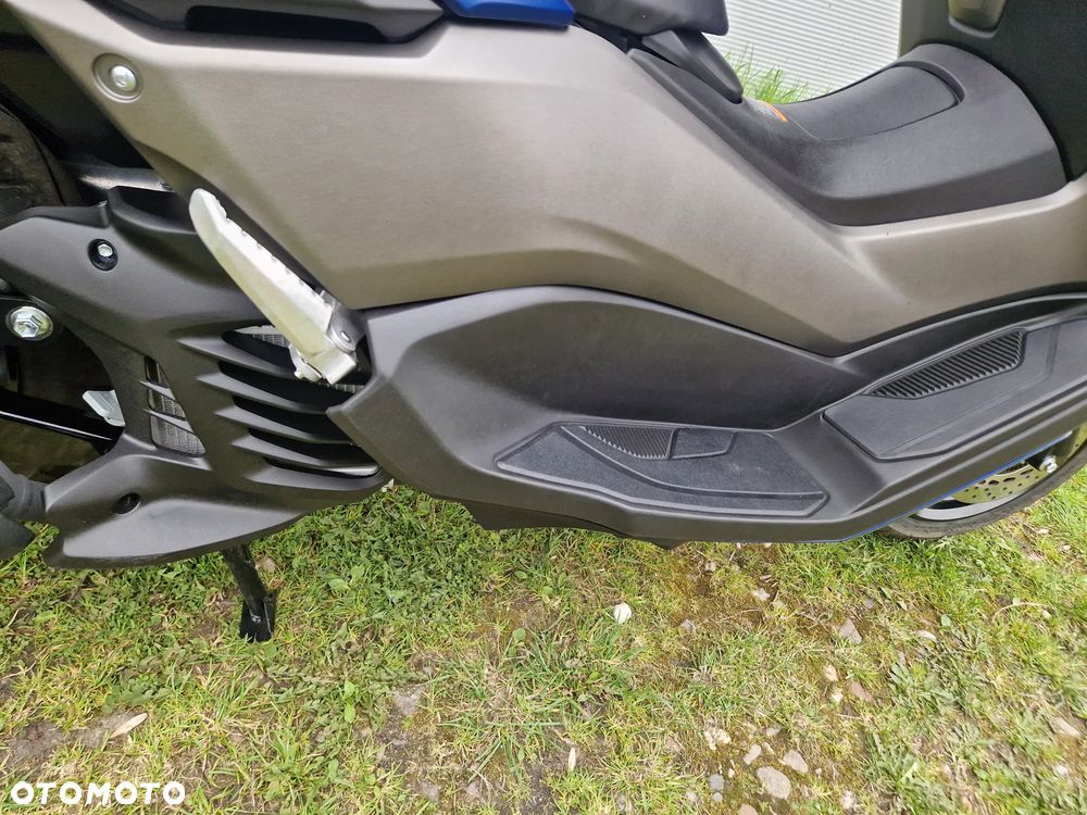 Yamaha NMAX - 17